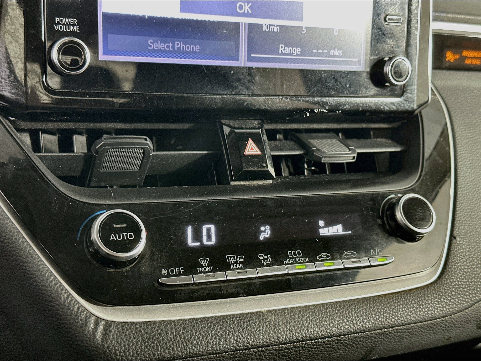 Used 2020 Toyota Corolla LE FWD image 23
