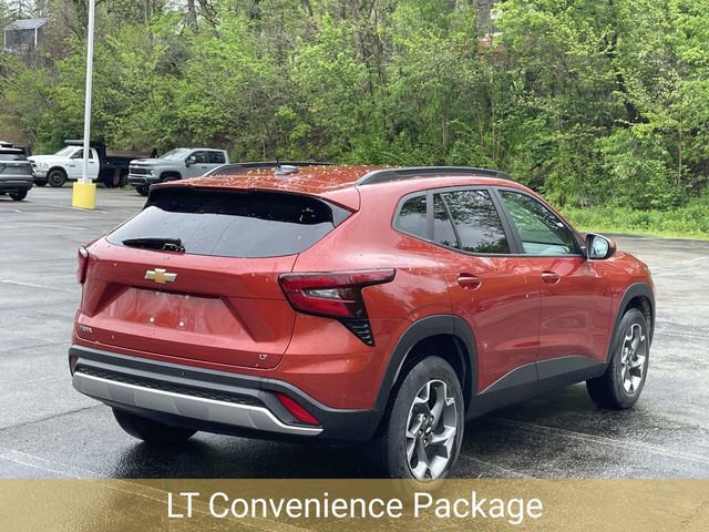 Used 2024 Chevrolet Trax LT w/ Driver Confidence Package FWD image 3