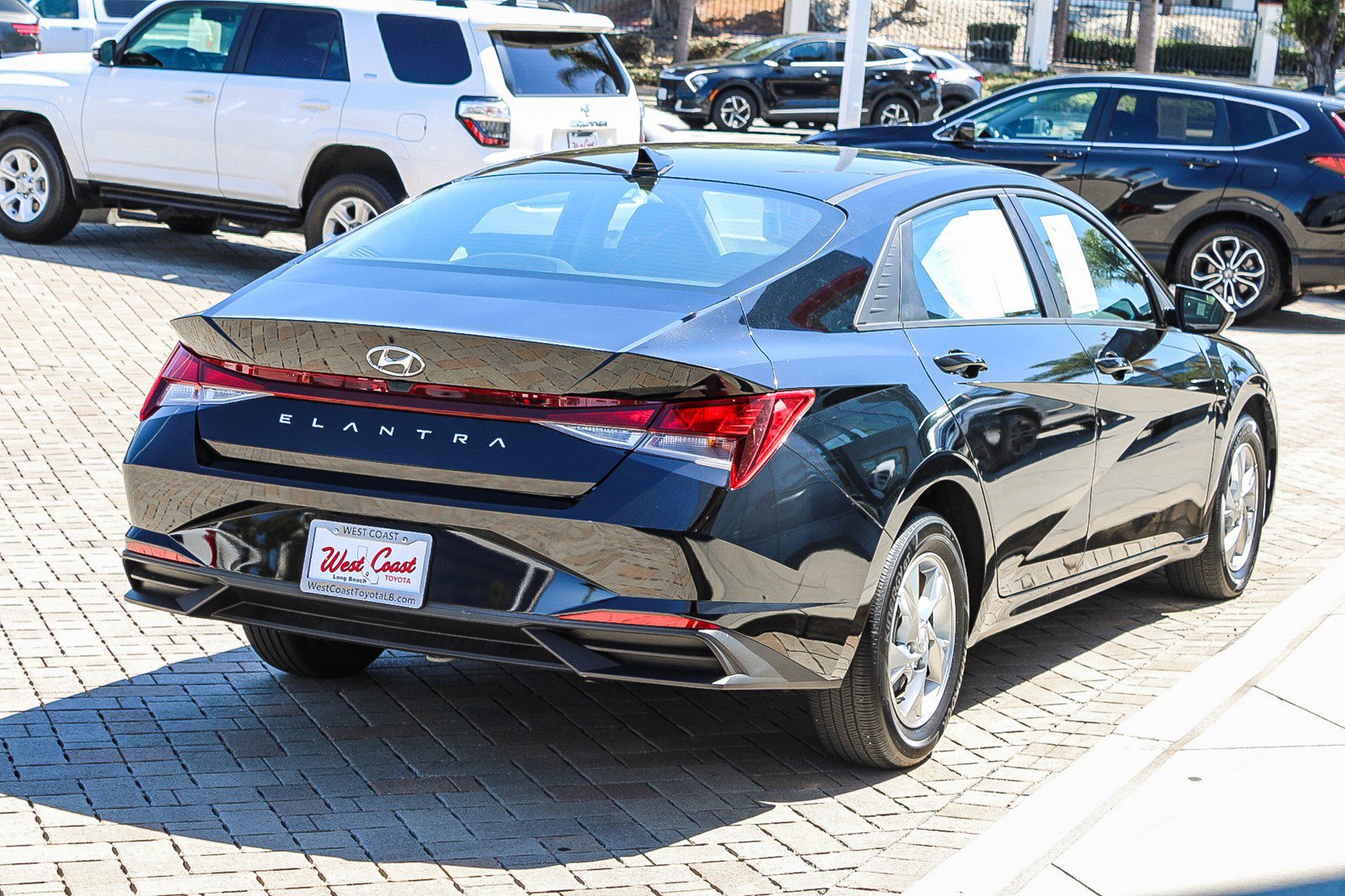 Used 2023 Hyundai Elantra SE FWD image 7
