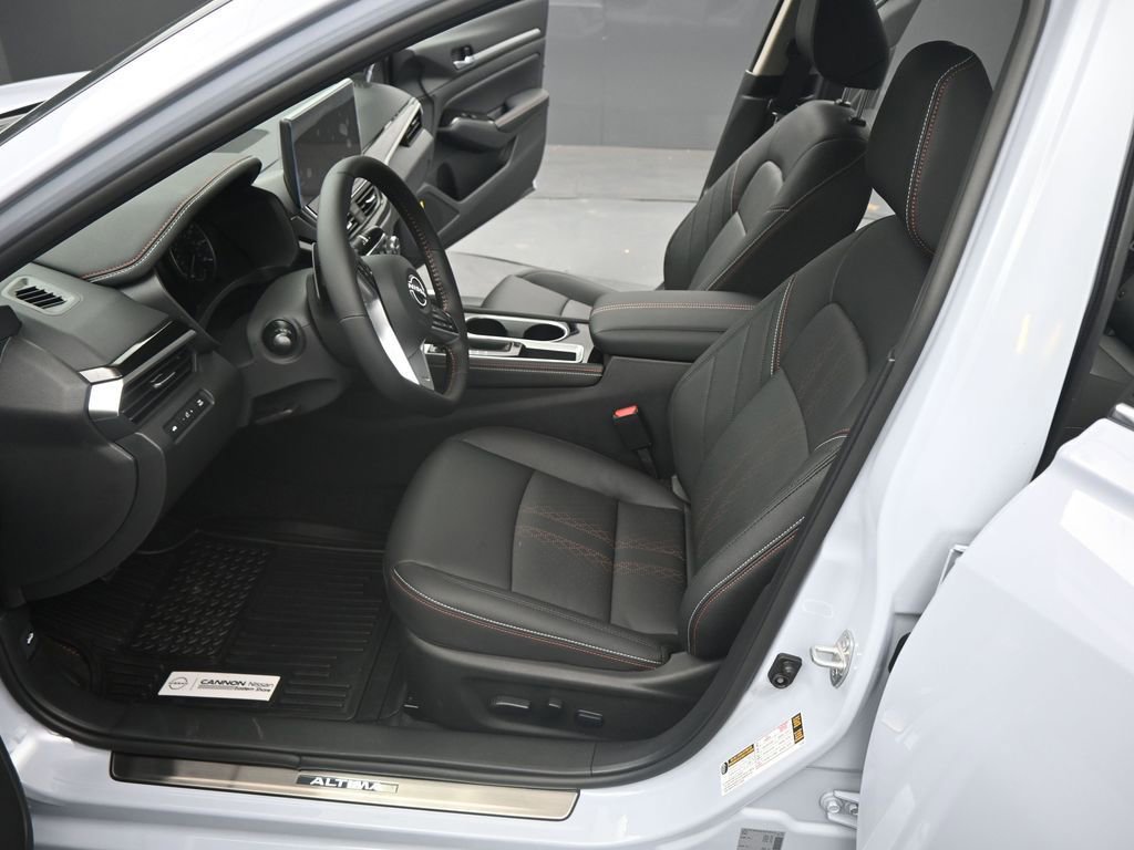 New 2025 Nissan Altima 2.5 SR image 9