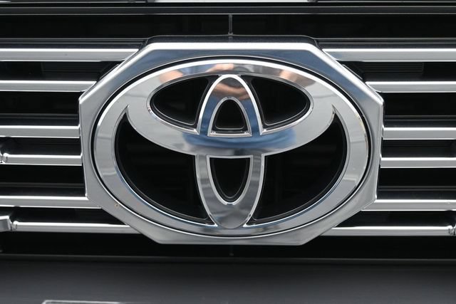 Used 2025 Toyota 4Runner Limited AWD/4WD image 29