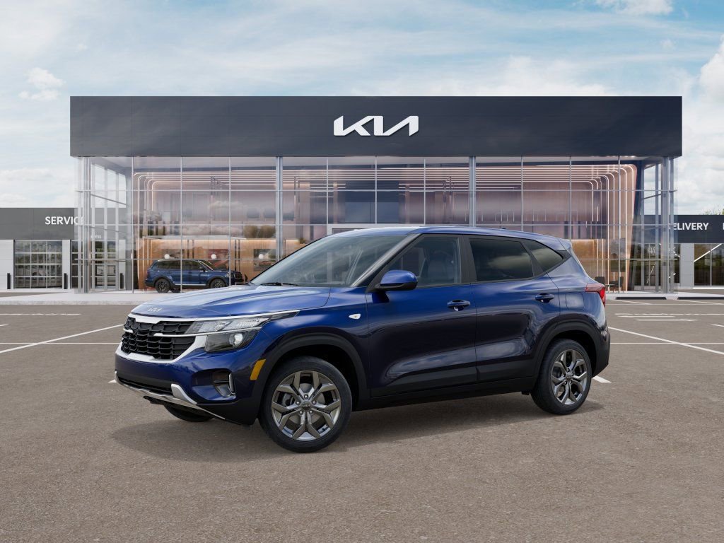 New 2026 Kia Seltos LX FWD image 3