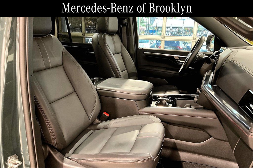 Used 2025 Chevrolet Tahoe RST w/ Comfort Package AWD/4WD image 8