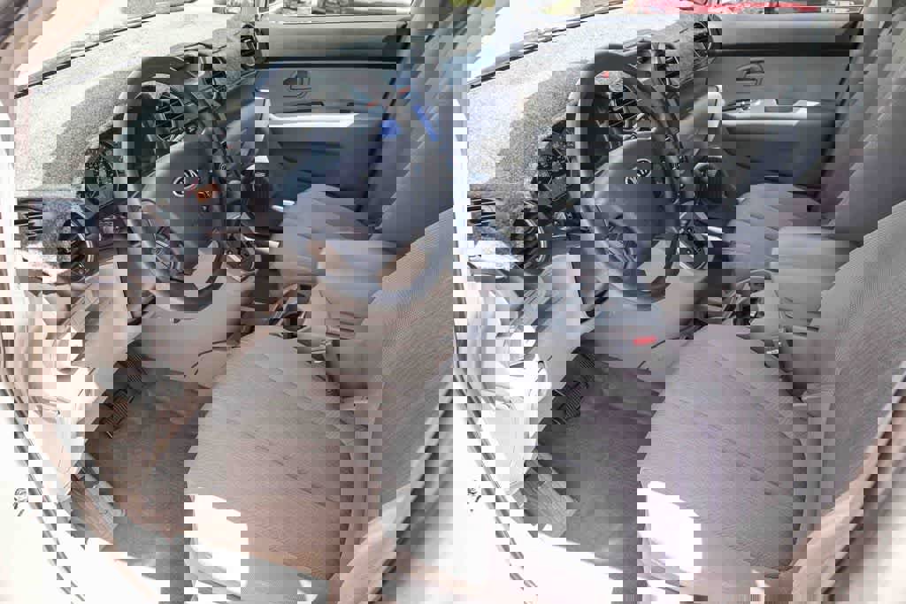 Used 2007 Kia Rondo LX image 16