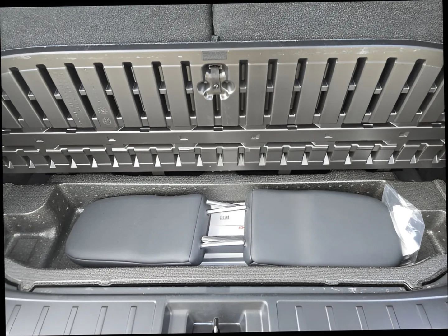 Used 2025 Mitsubishi Outlander SE image 19