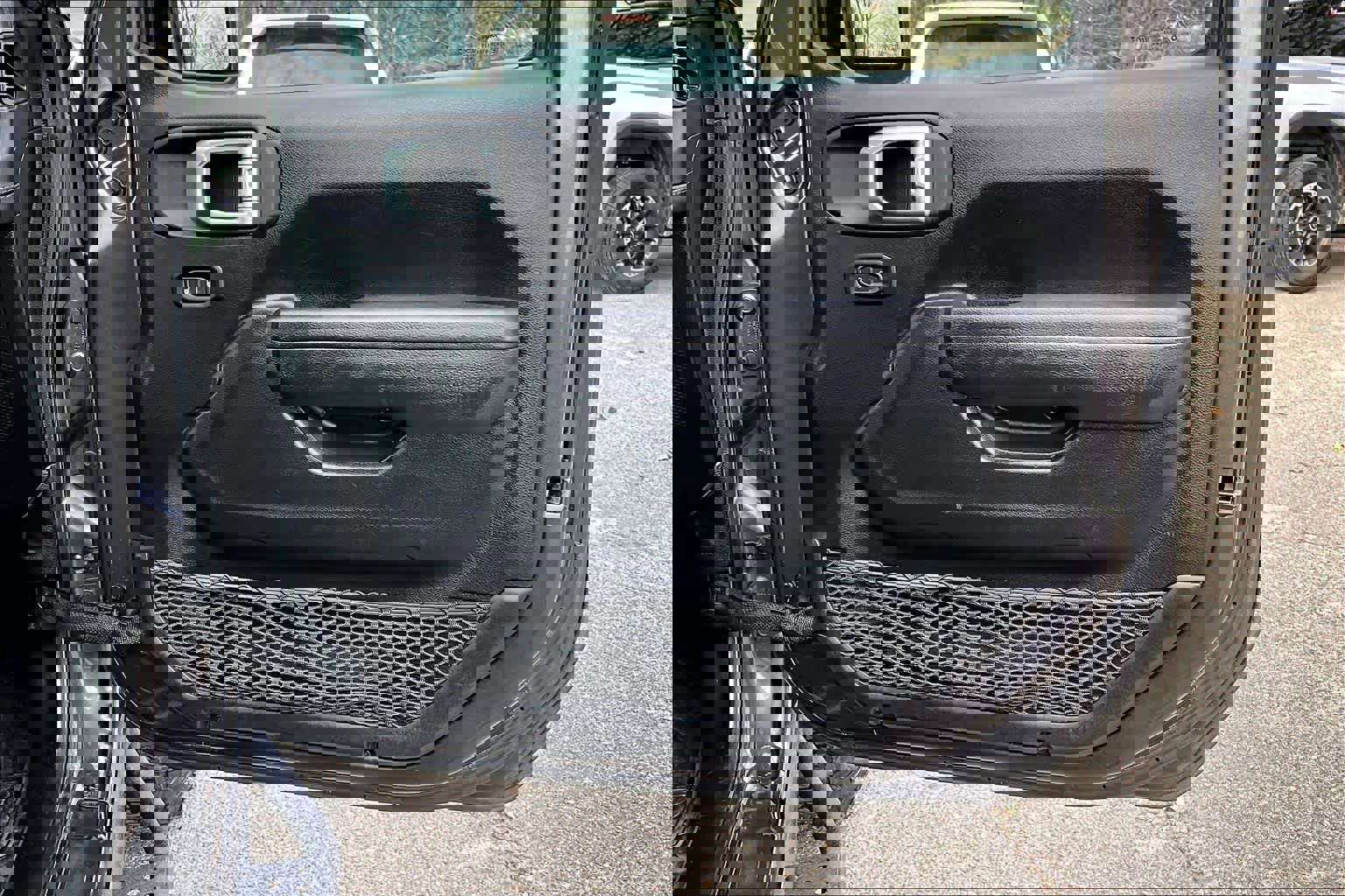 Used 2024 Jeep Wrangler Unlimited Rubicon w/ Technology Group image 21