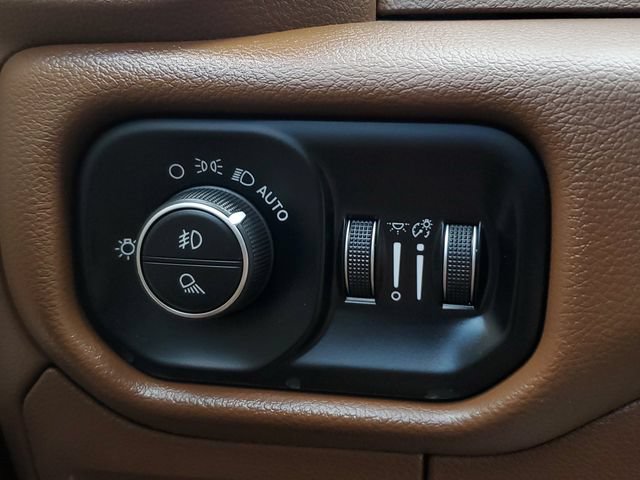 Used 2021 RAM 1500 Laramie AWD/4WD image 35