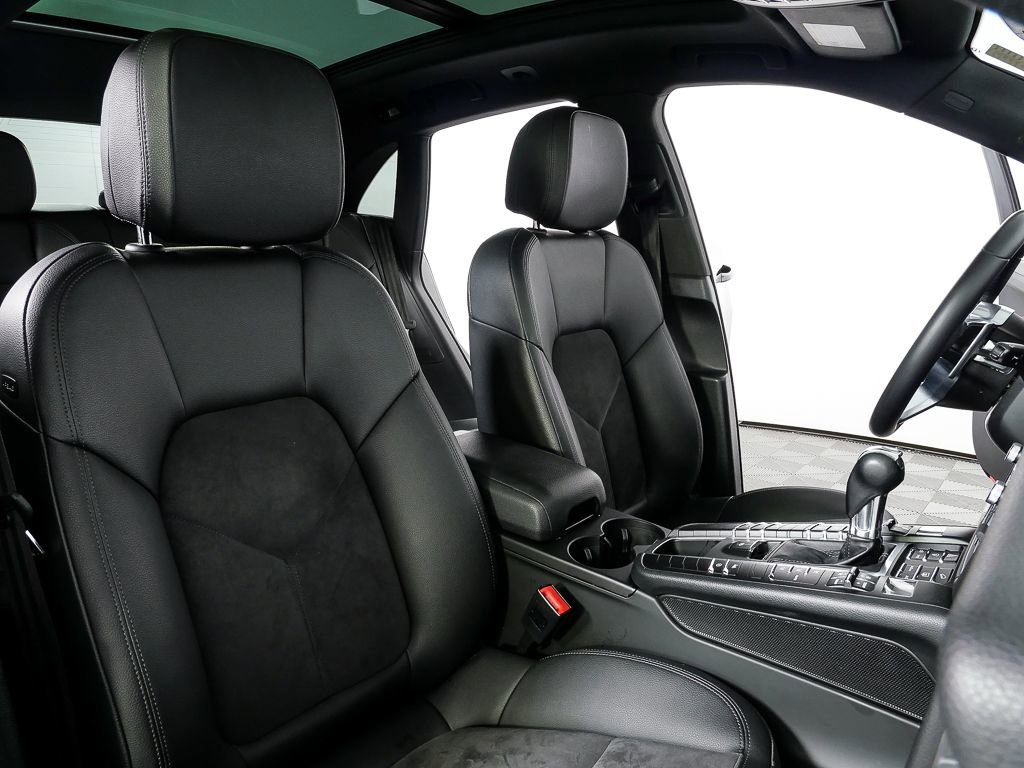 Certified 2020 Porsche Macan image 23