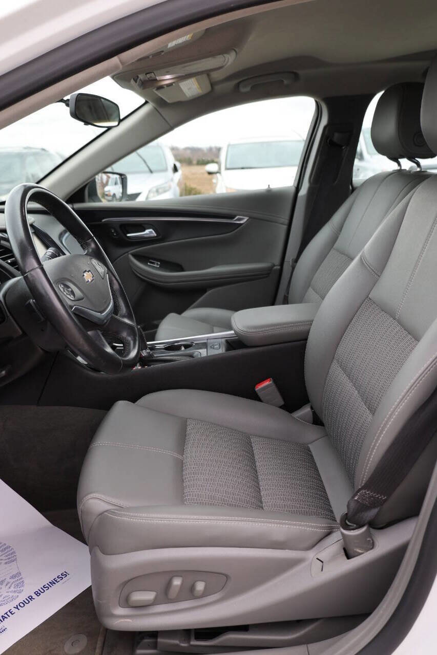 Used 2018 Chevrolet Impala LT FWD image 13