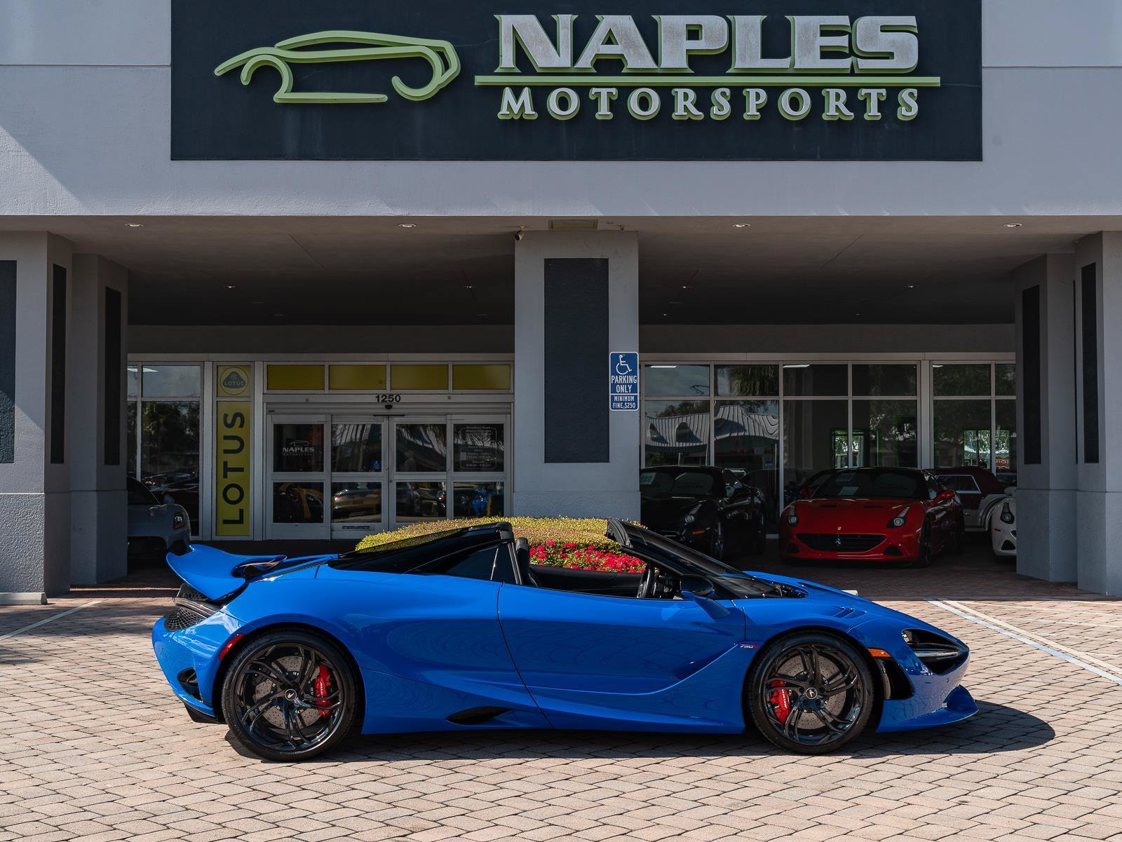 Used 2024 McLaren 750S Spider RWD image 37