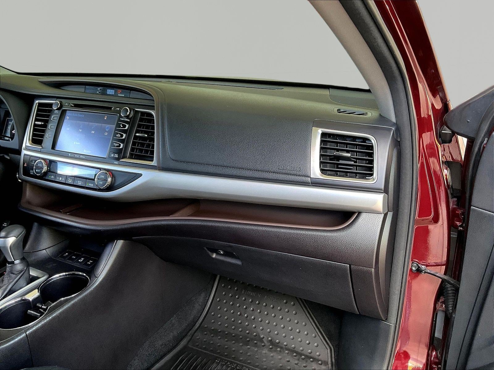 Used 2016 Toyota Highlander XLE AWD/4WD image 27