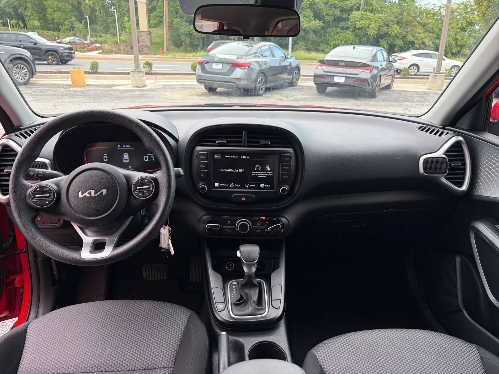 Used 2025 Kia Soul LX w/ LX Technology Package FWD image 29