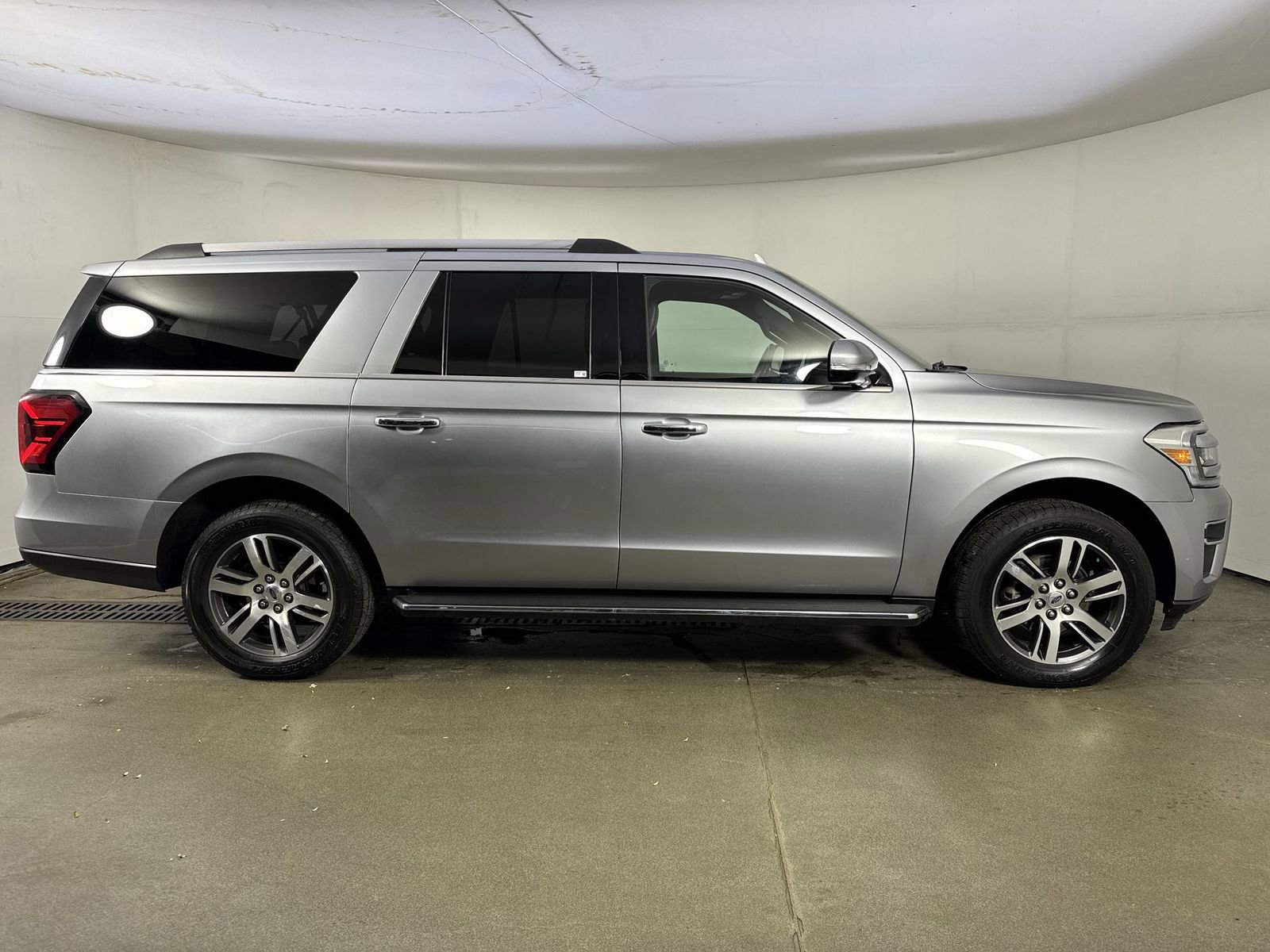 Used 2022 Ford Expedition Max Limited image 36