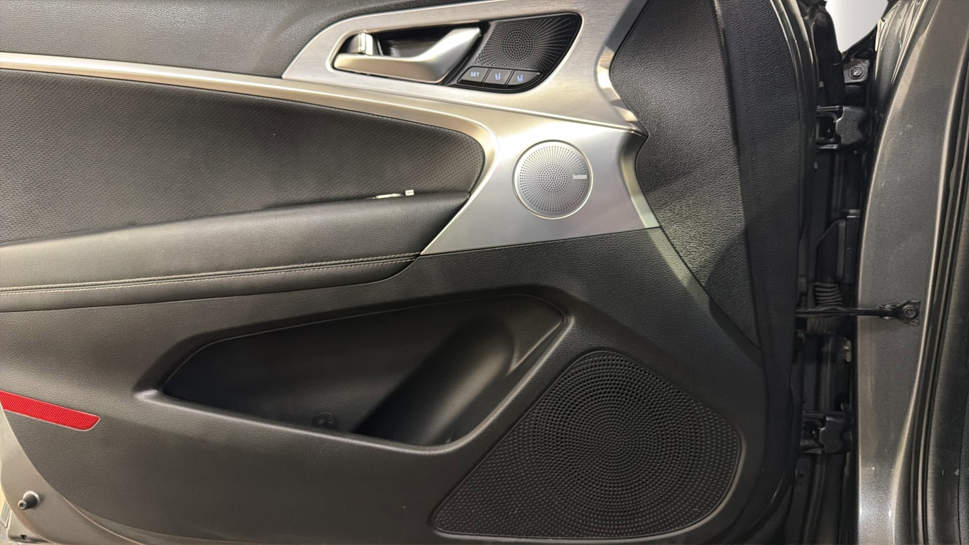 Used 2019 Genesis G70 3.3T Advanced RWD image 21