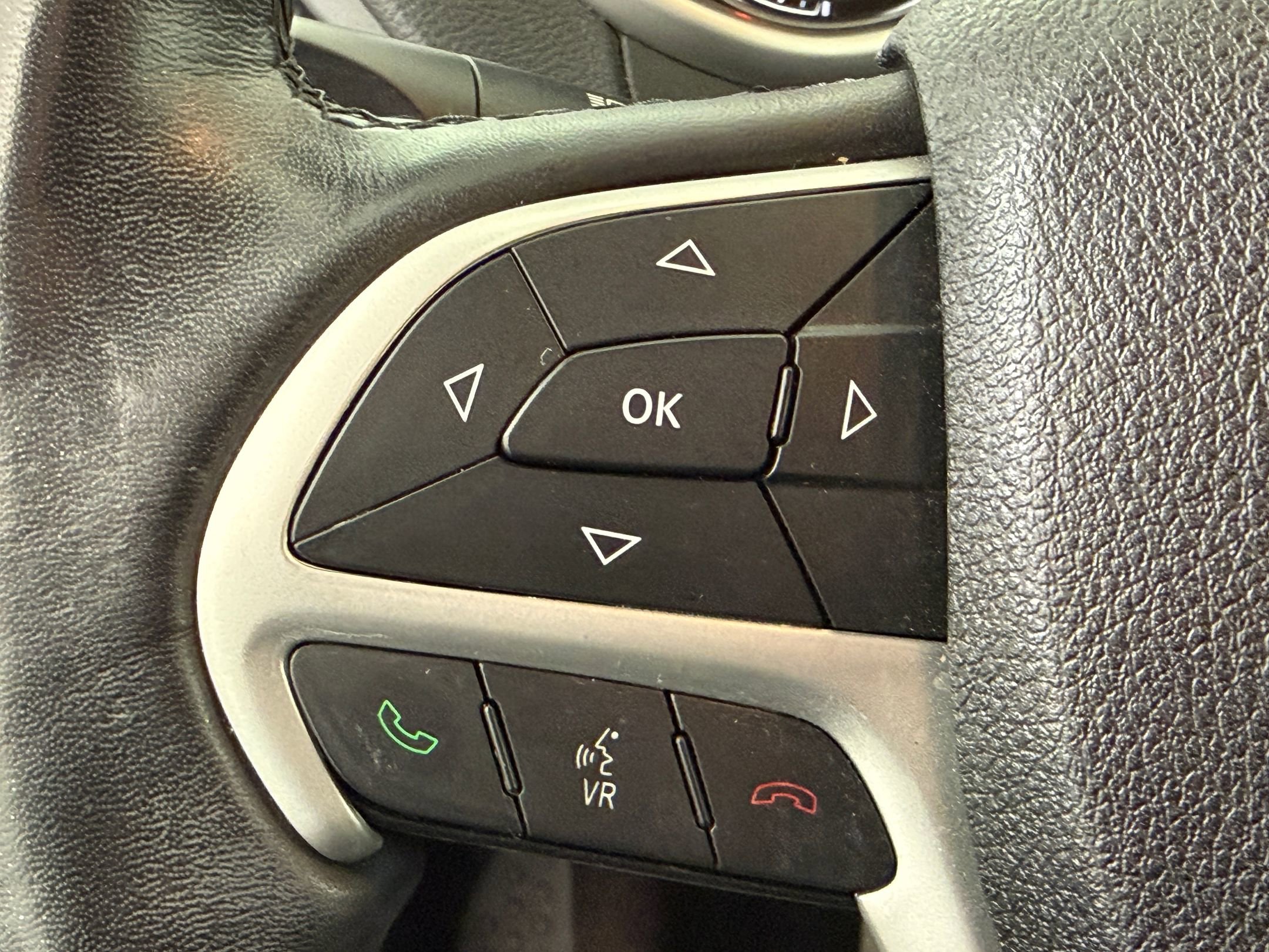 Used 2016 Jeep Cherokee Limited w/ Luxury Group image 21