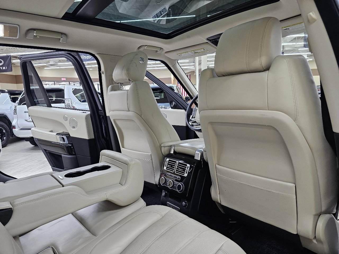 Used 2016 Land Rover Range Rover HSE image 24