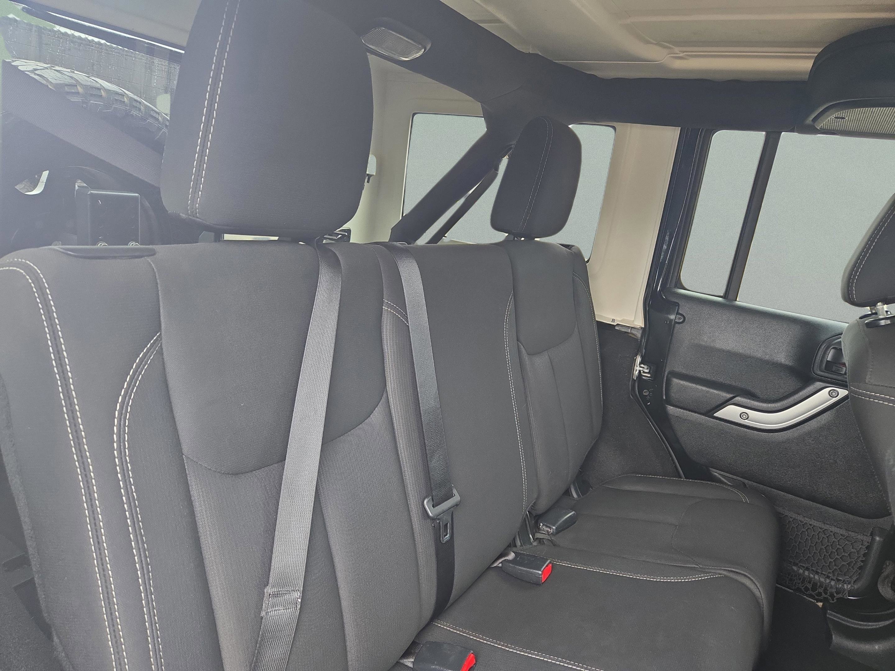 Used 2017 Jeep Wrangler Unlimited Sahara image 29