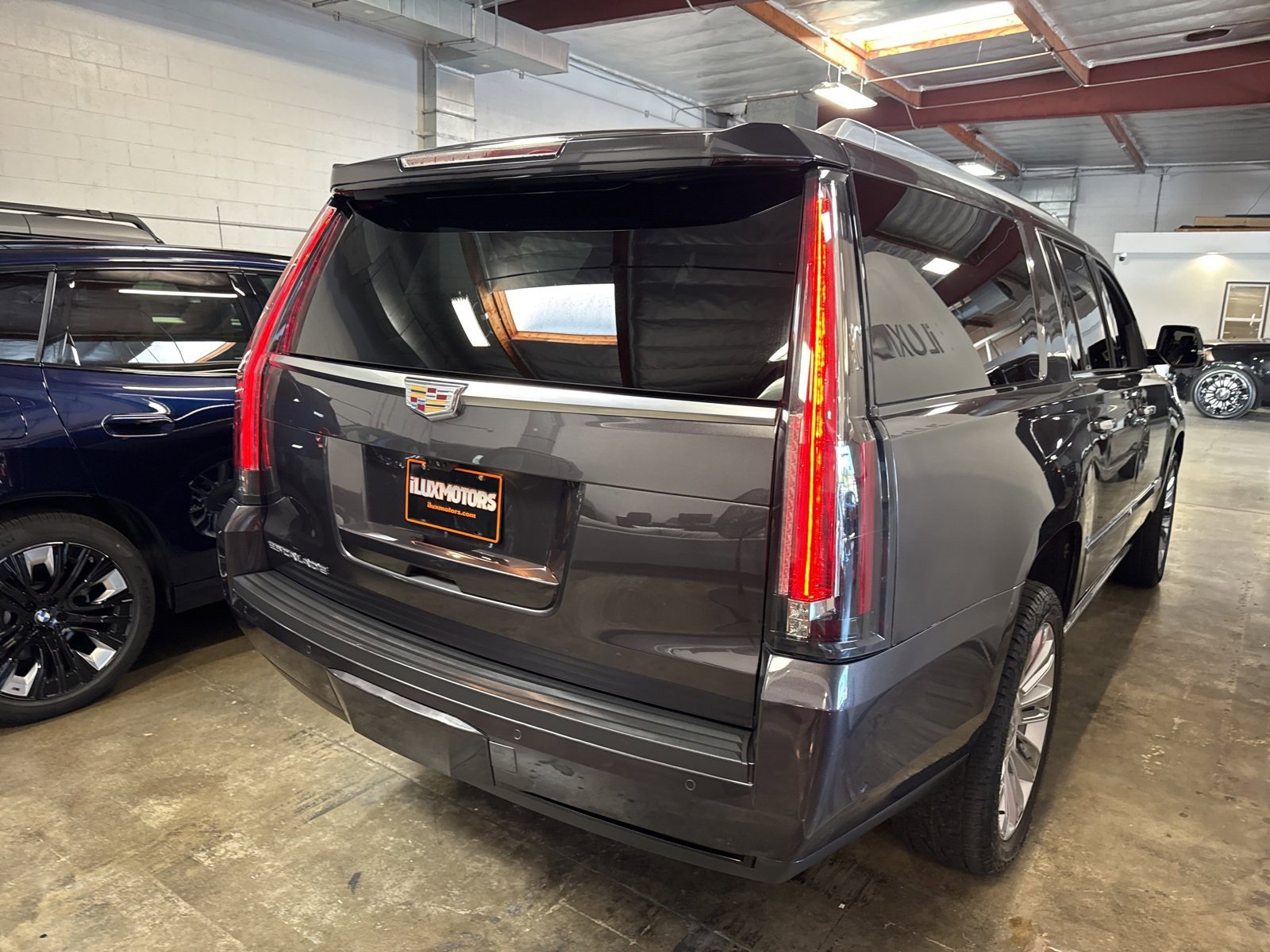 Used 2017 Cadillac Escalade ESV Platinum image 24
