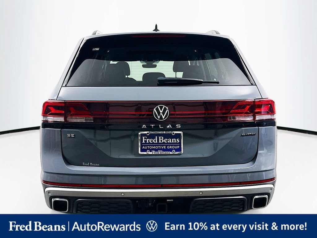 Used 2025 Volkswagen Atlas Peak Edition SE AWD/4WD image 7