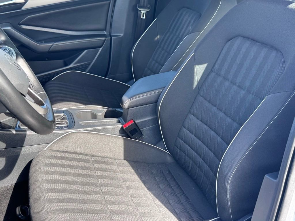 Used 2023 Volkswagen Jetta Sport image 15