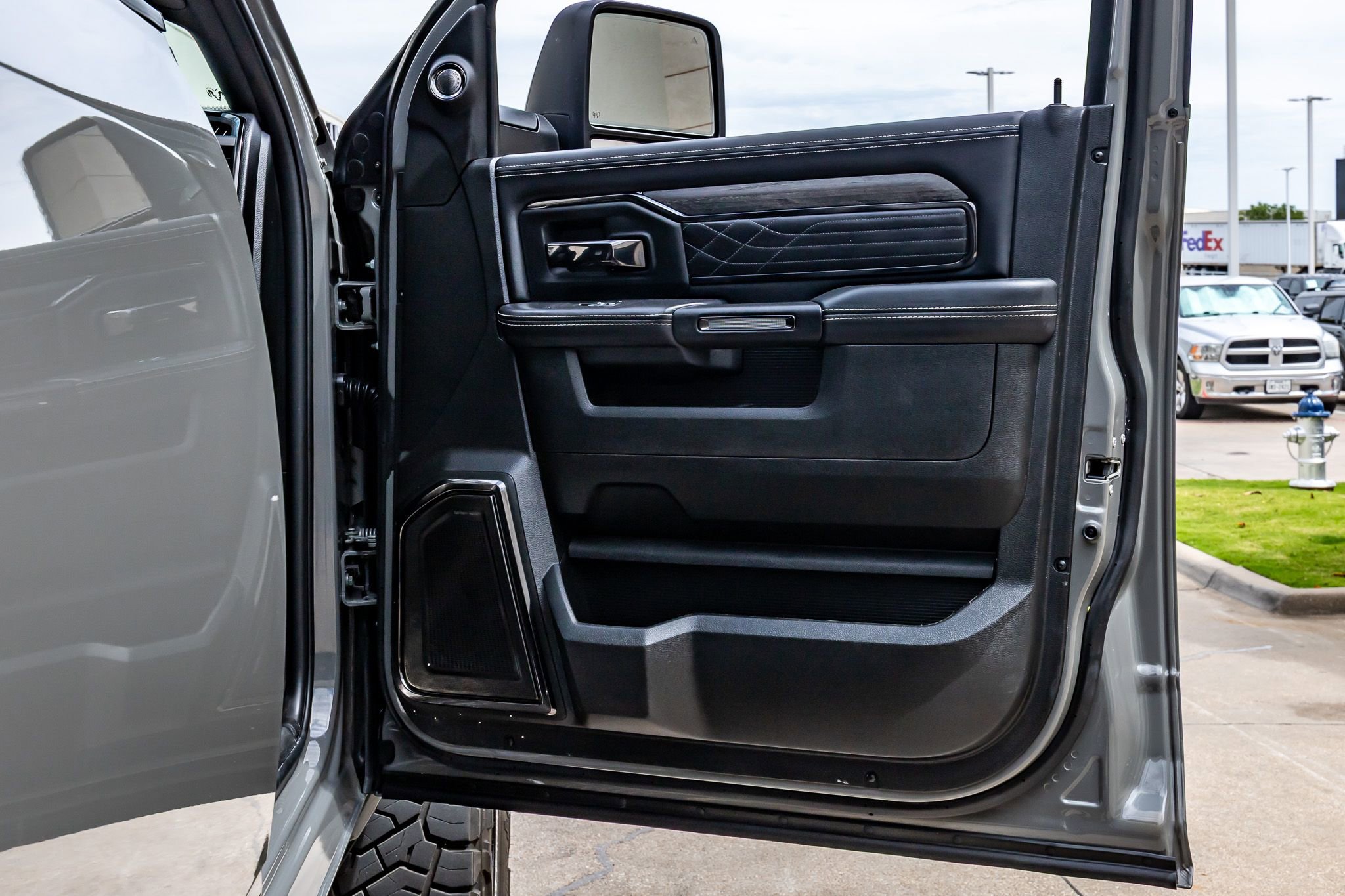 Used 2025 RAM 3500 Limited AWD/4WD image 36