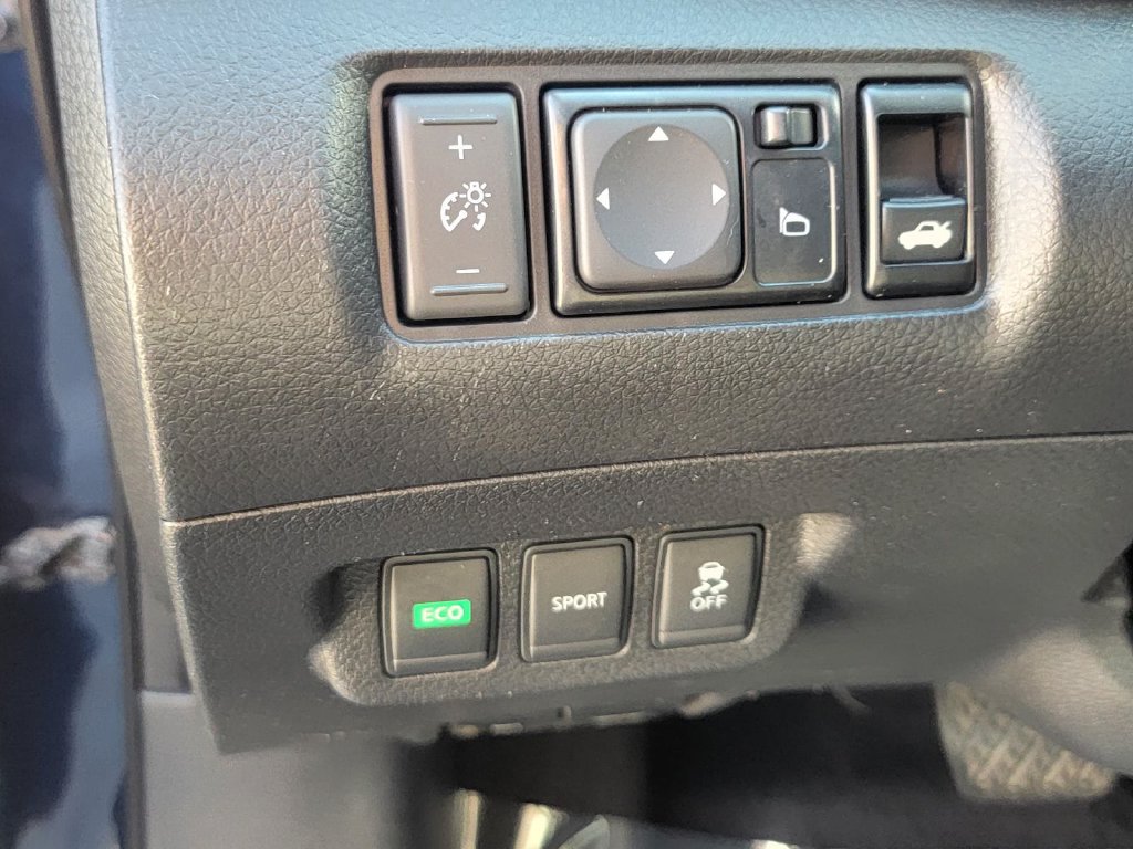 Used 2016 Nissan Sentra SR w/ SR Premium Package FWD image 33