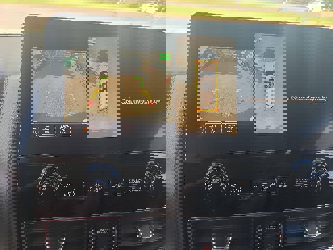 Used 2021 Nissan Armada SL w/ Captain's Chairs Package image 27