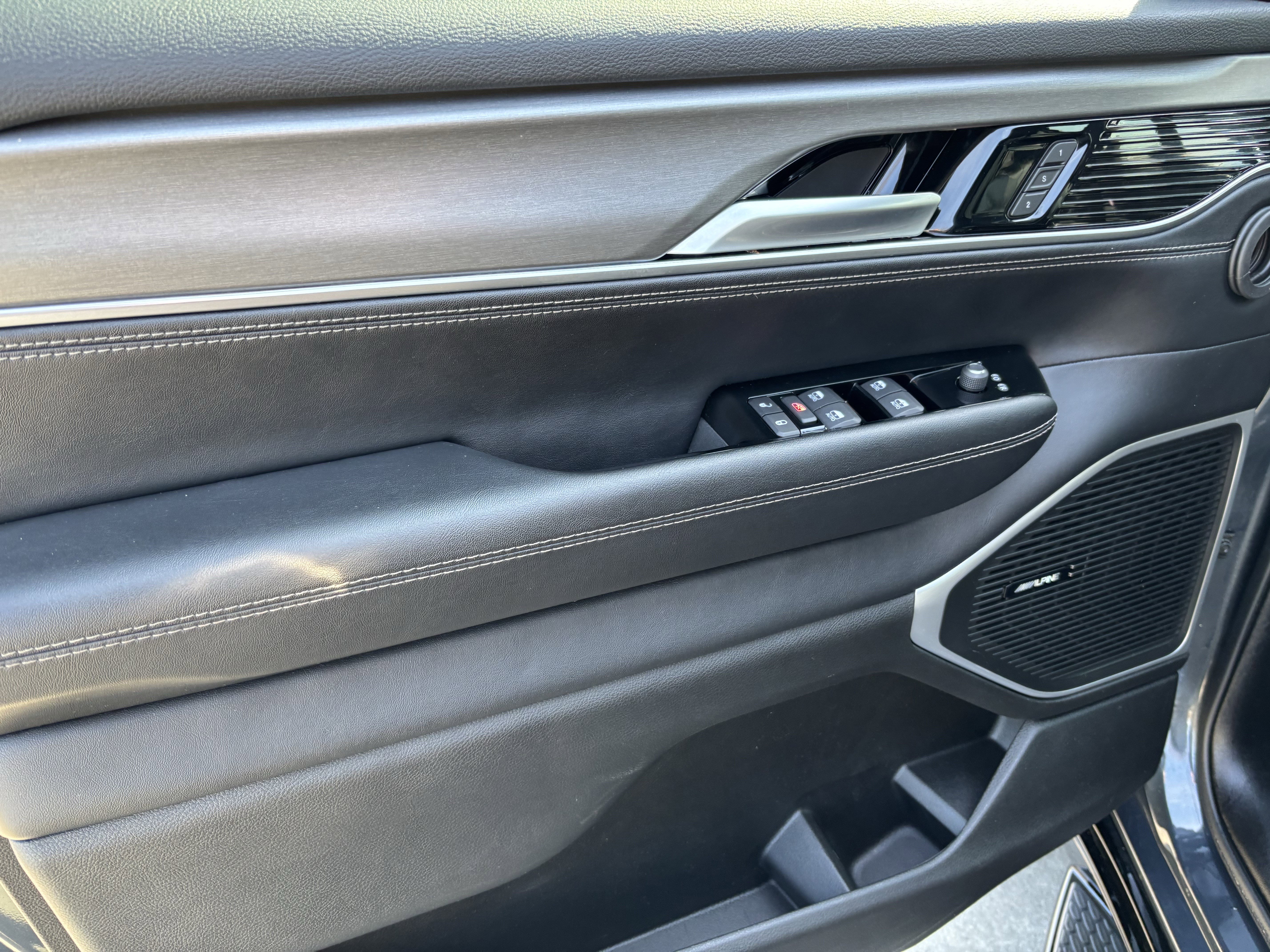 Used 2024 Jeep Wagoneer L Series II w/ Convenience Group I image 14