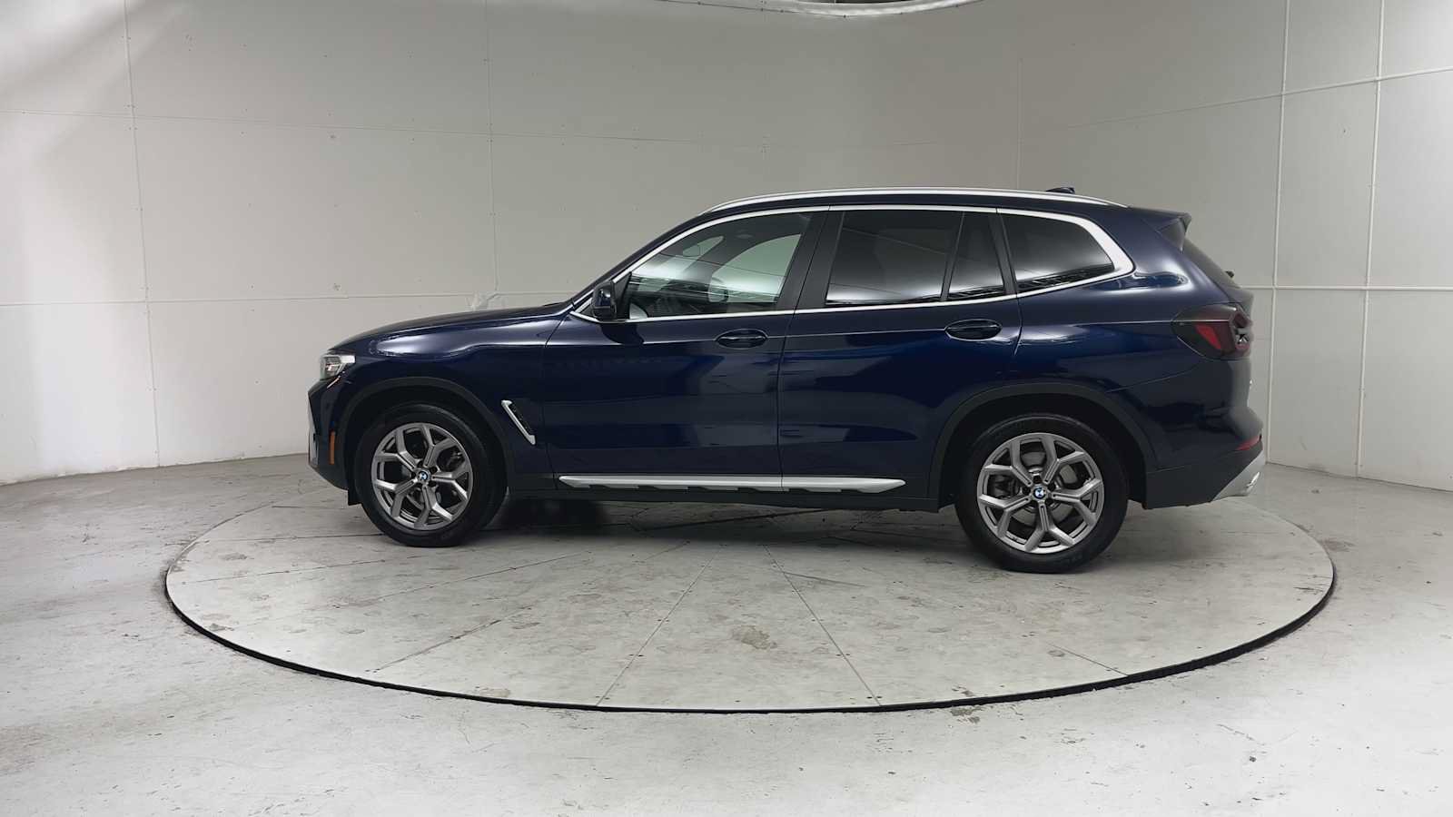 Used 2023 BMW X3 xDrive30i w/ Premium Package AWD/4WD image 4