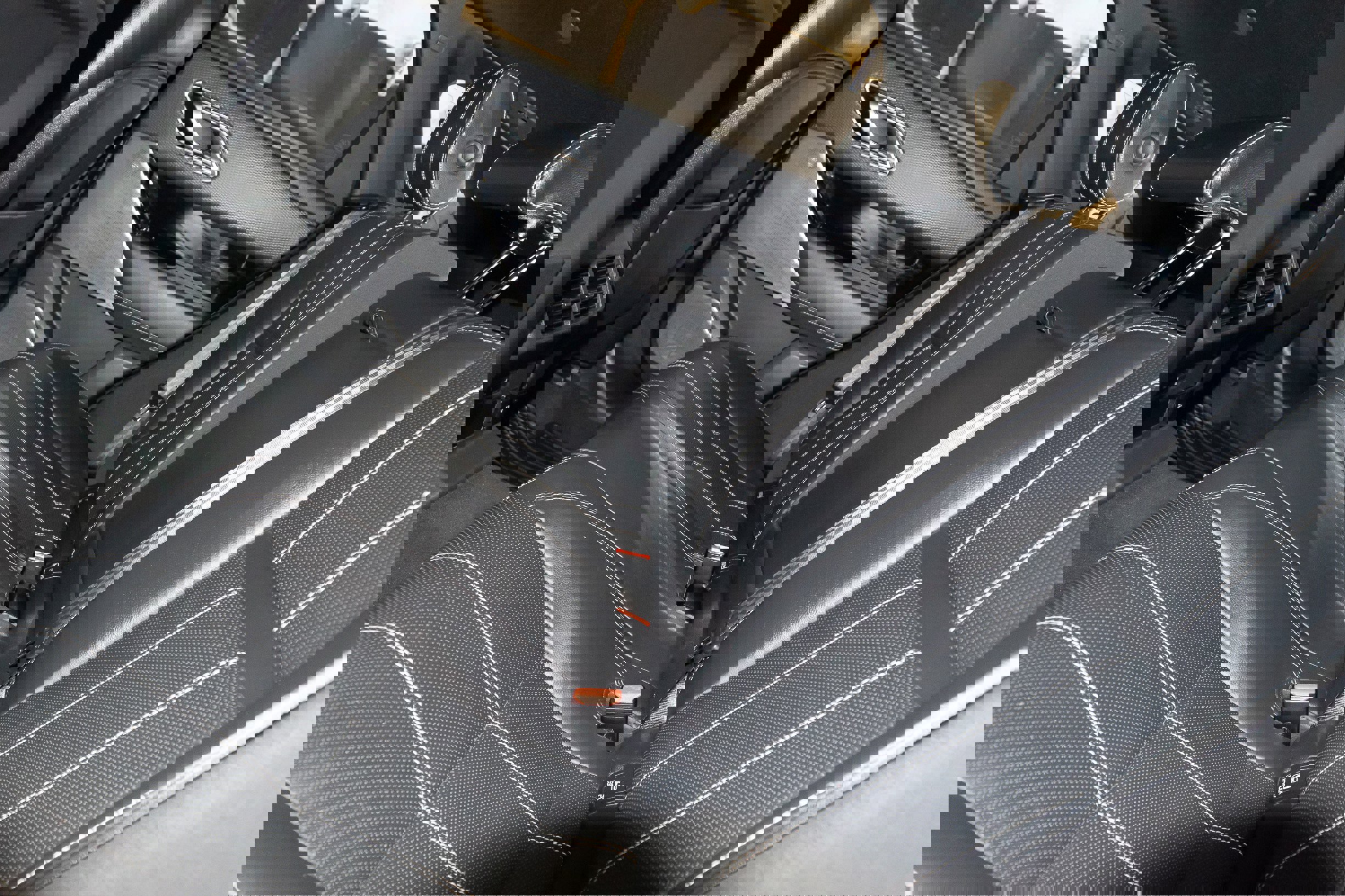 Used 2021 Land Rover Range Rover Velar R-Dynamic S image 13