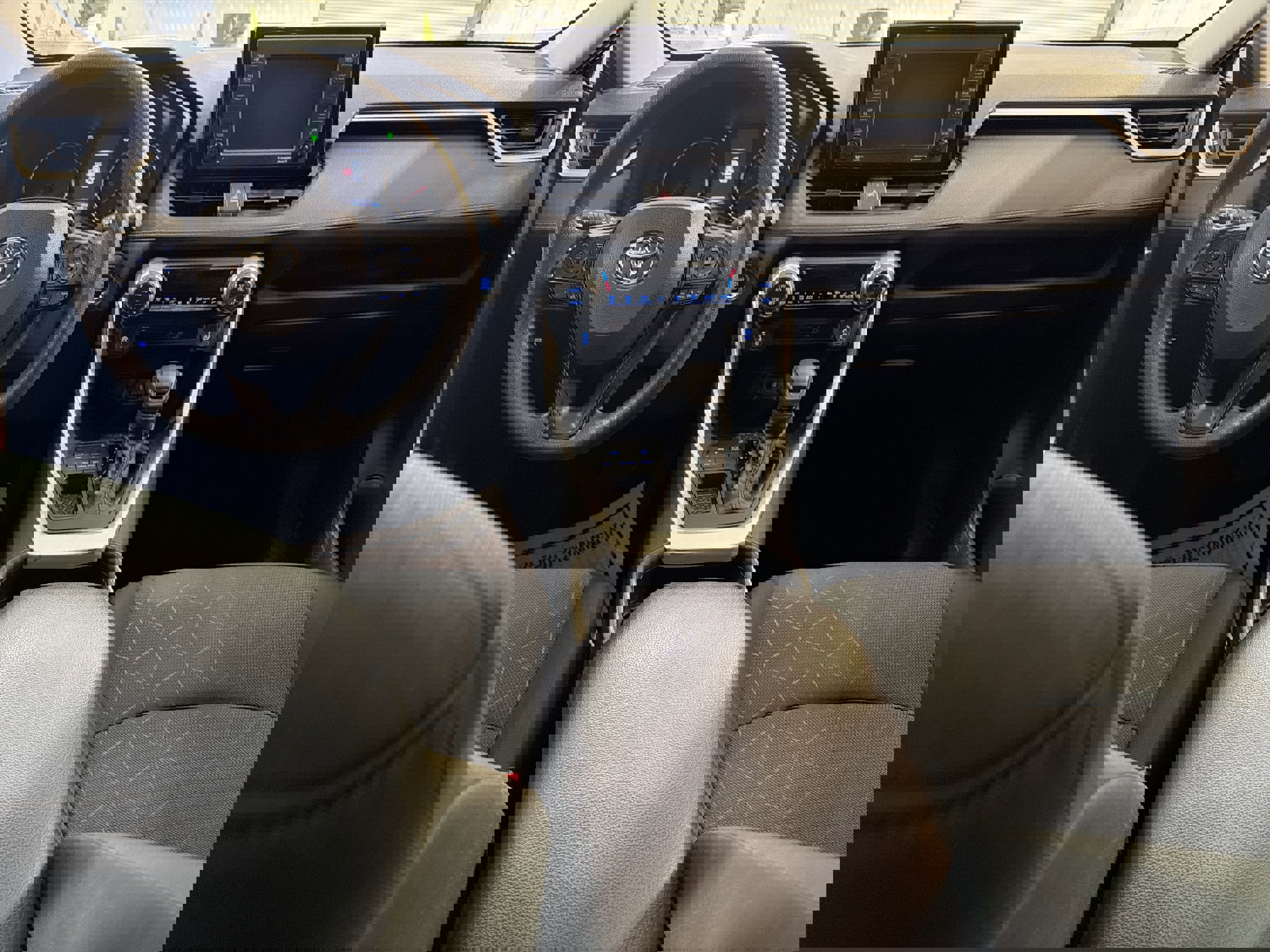 Used 2021 Toyota RAV4 XLE image 22