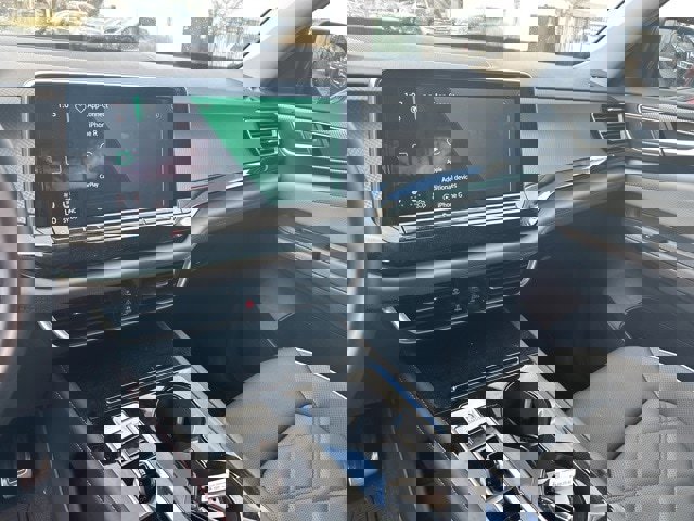 Certified 2025 Volkswagen Atlas Peak Edition SE image 13