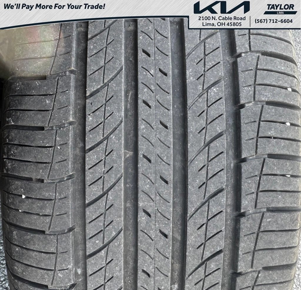 Used 2021 Ford Explorer XLT w/ Equipment Group 202A AWD/4WD image 27