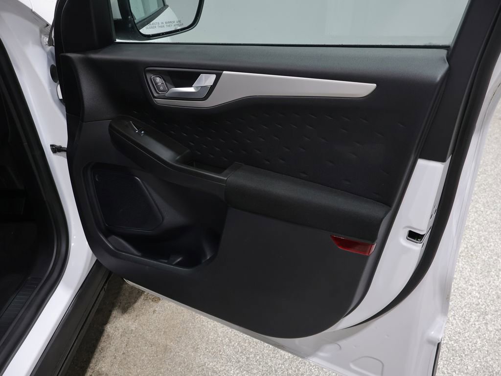 Used 2020 Ford Escape SE image 24