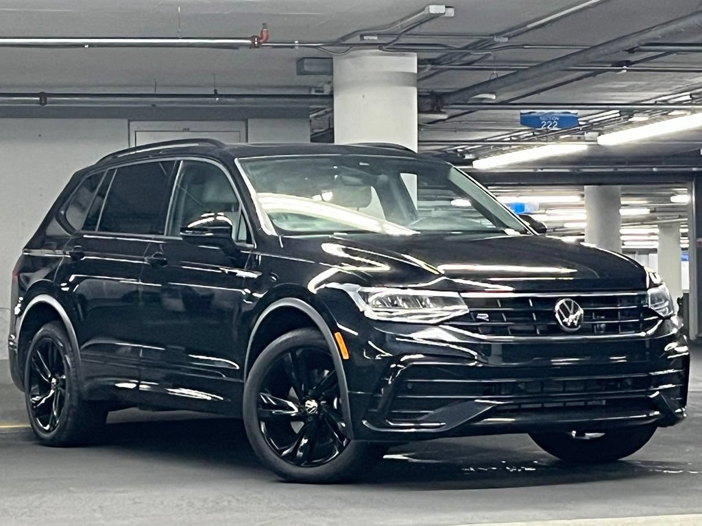 Used 2023 Volkswagen Tiguan SE R-Line AWD/4WD image 2