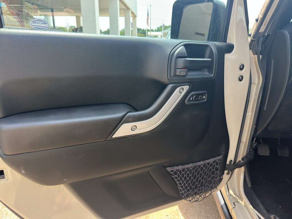 Used 2017 Jeep Wrangler Rubicon w/ Power Convenience Group AWD/4WD image 13