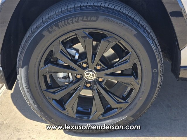 Used 2022 Toyota RAV4 SE w/ Convenience Package image 9