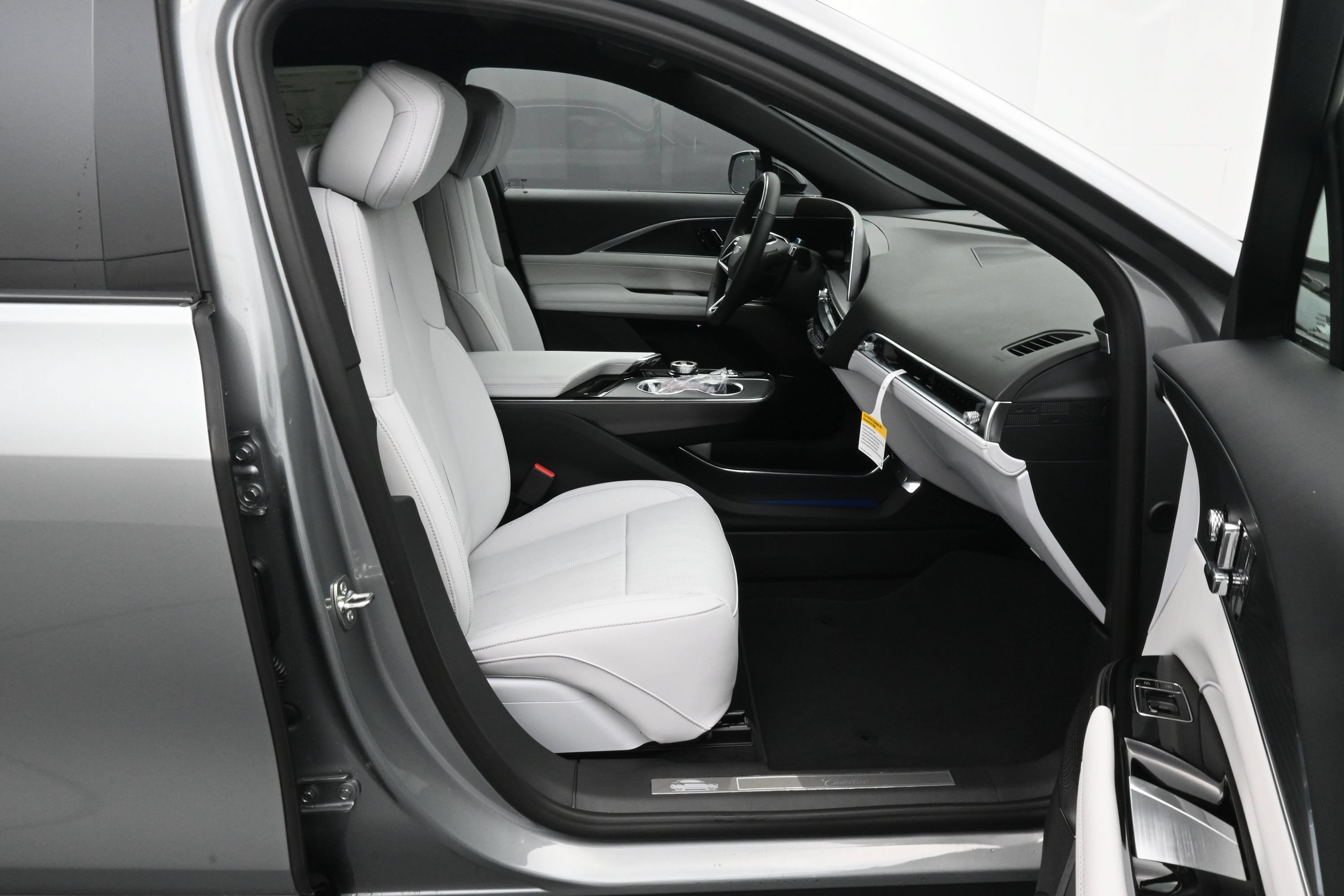 New 2026 Cadillac Lyriq Luxury w/ LPO, Floor Liner Package AWD/4WD image 13