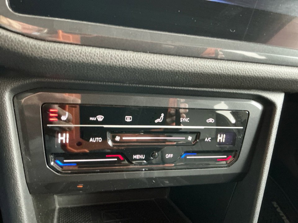 Used 2022 Volkswagen Tiguan SE image 21