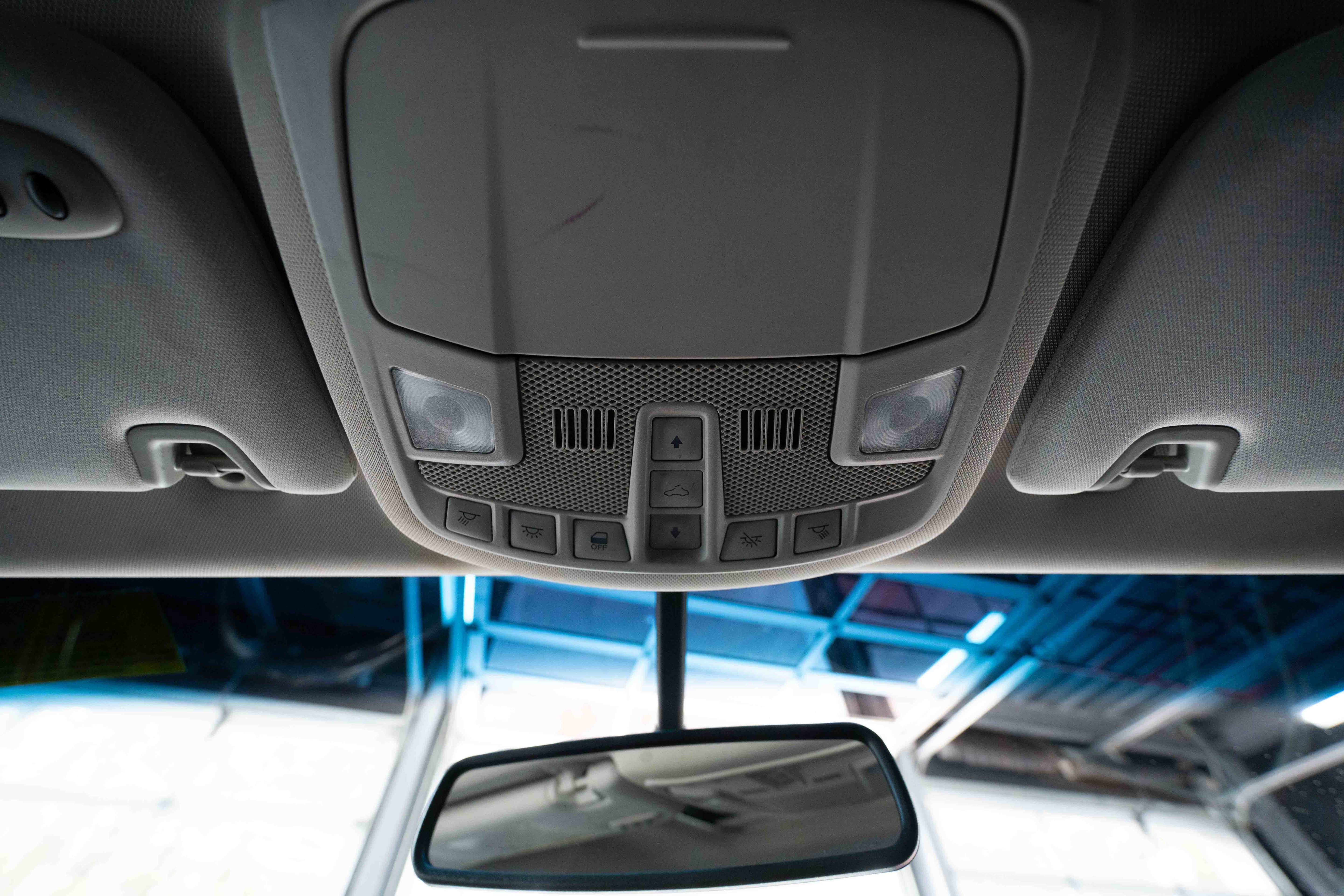 Used 2013 Lincoln MKZ image 18