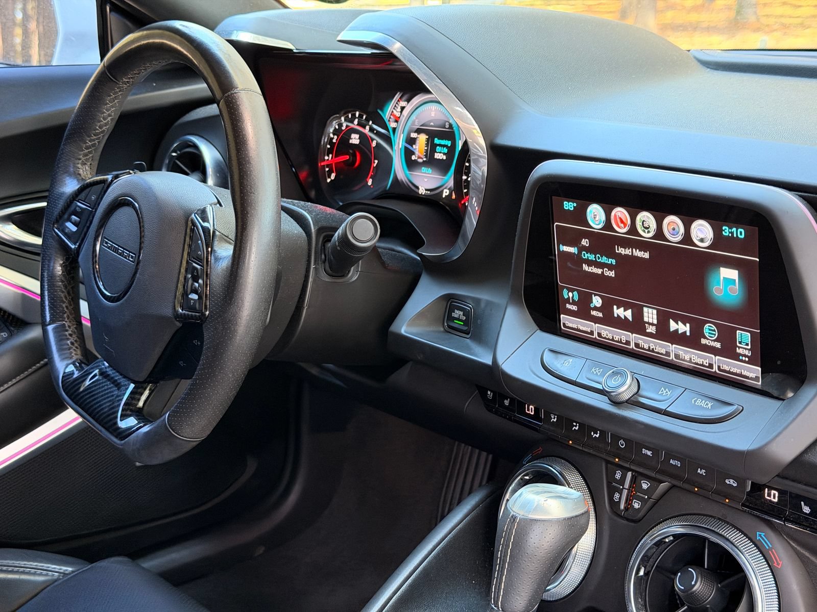 Used 2018 Chevrolet Camaro LT RWD image 15