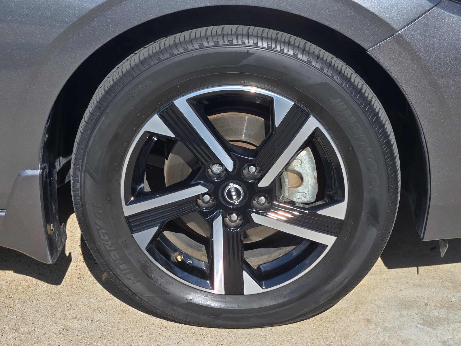 Used 2025 Nissan Sentra SV FWD image 7