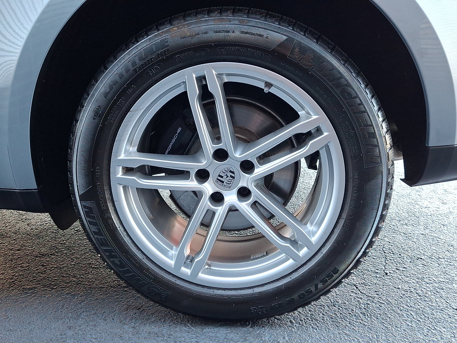 Certified 2025 Porsche Macan AWD/4WD image 14
