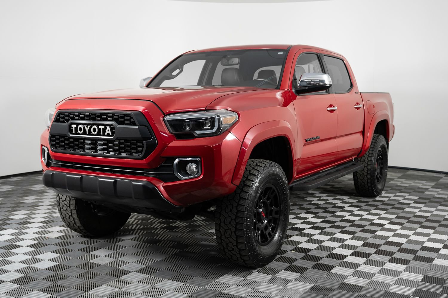 Used 2017 Toyota Tacoma Limited image 2