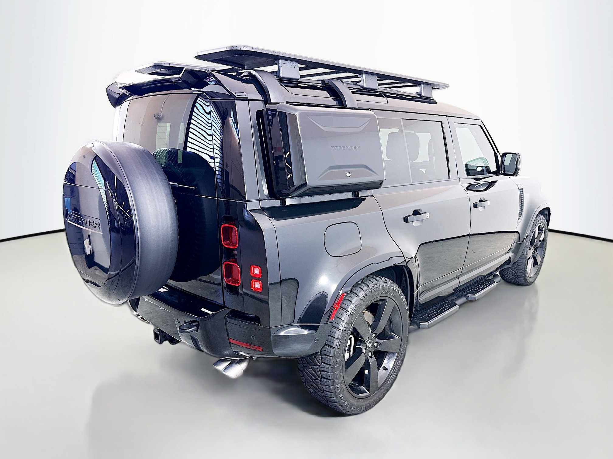 Used 2025 Land Rover Defender 110 X-Dynamic SE image 7