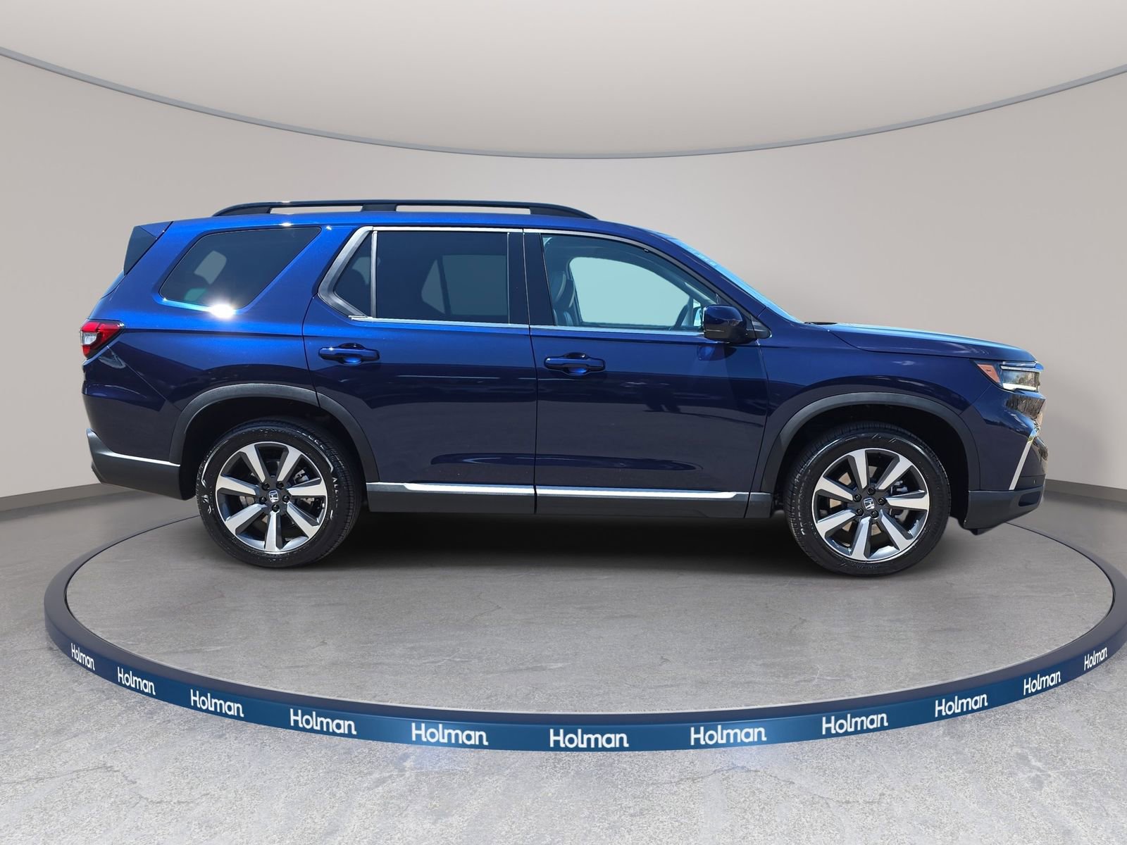 Certified 2025 Honda Pilot Touring image 4