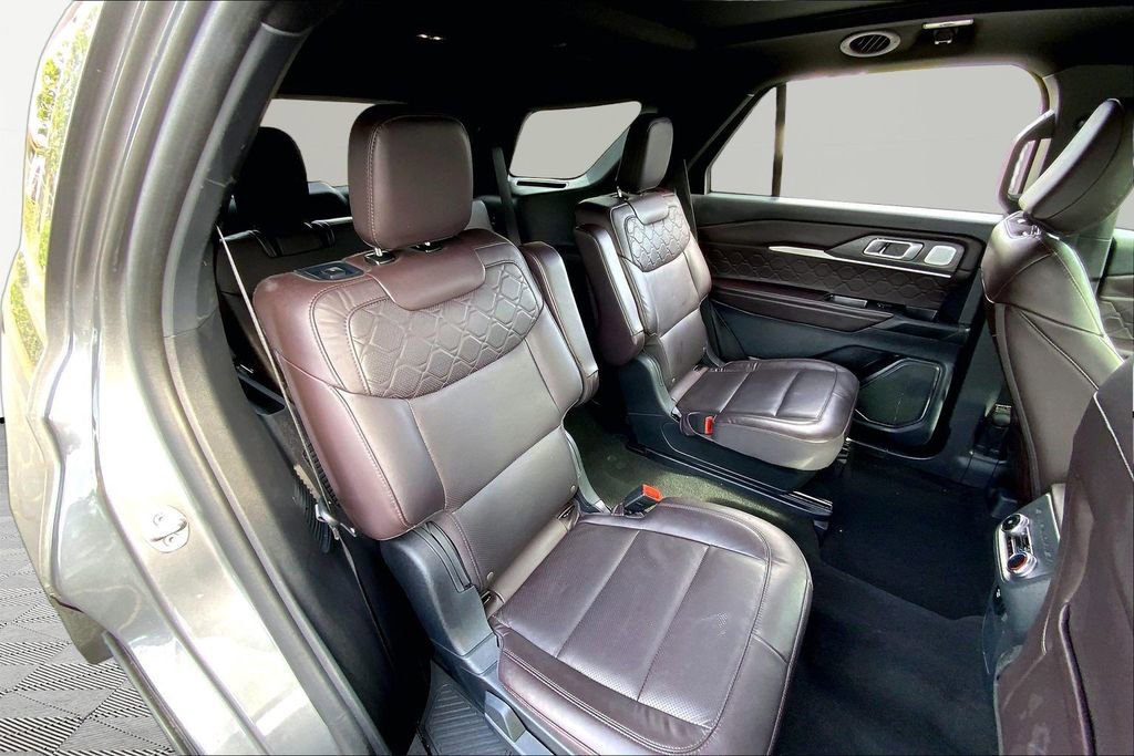 Used 2025 Ford Explorer Platinum w/ LUX Leather Package image 17