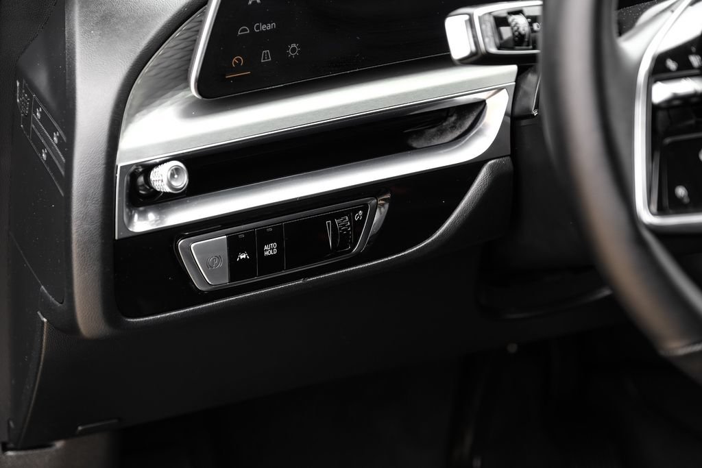 Used 2024 Cadillac Lyriq Luxury RWD image 25