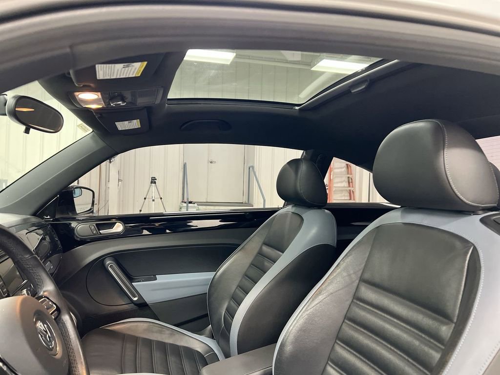 Used 2013 Volkswagen Beetle 2.0T image 17