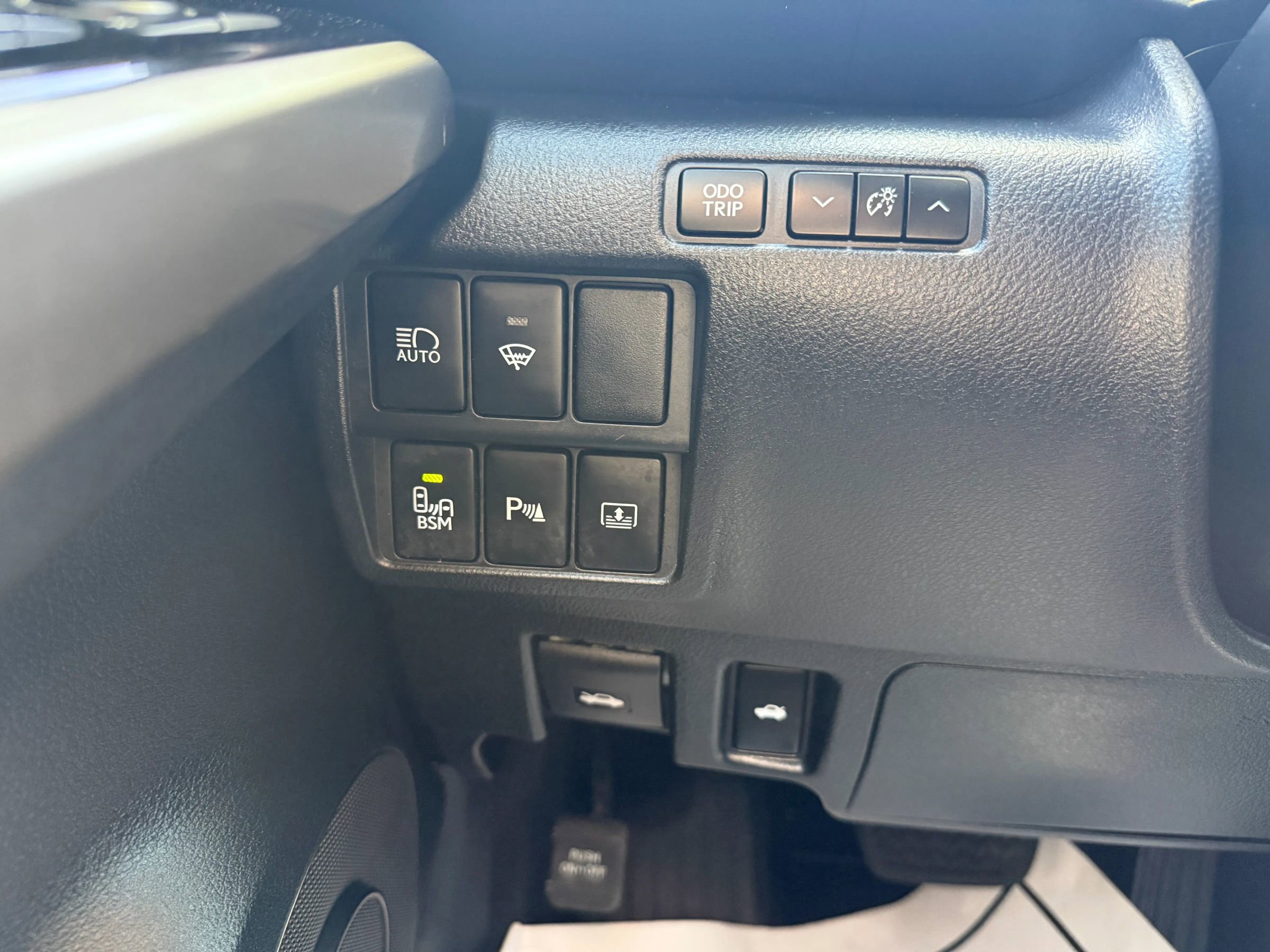 Used 2018 Lexus IS 350 AWD image 24